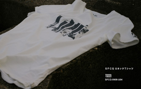 SFCG ＵネックプリントデザインＴシャツ　ホワイト
